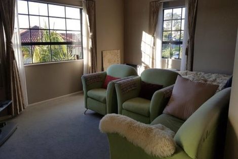 Photo of property in 62 Scarlet Oak Drive, Schnapper Rock, Auckland, 0632