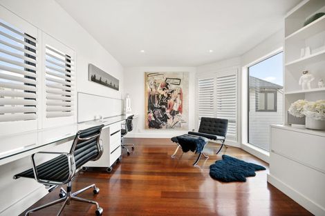 Photo of property in 5 Bayview Terrace, Oriental Bay, Wellington, 6011