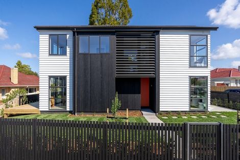 Photo of property in 32 Swanson Road, Henderson, Auckland, 0610