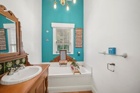 Photo of property in 195 Hinemoa Street, Birkenhead, Auckland, 0626