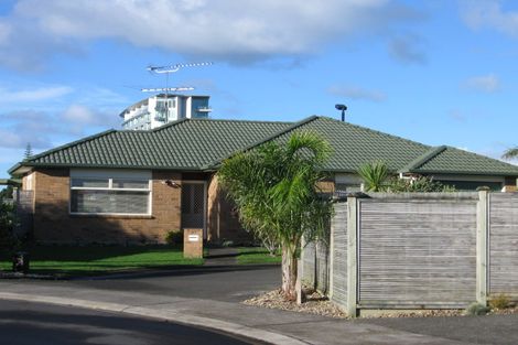 Photo of property in 20 Francis Skinner Place, Orewa, 0931