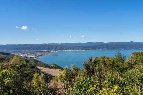 Photo of property in 43a Sunhaven Drive, Newlands, Wellington, 6037