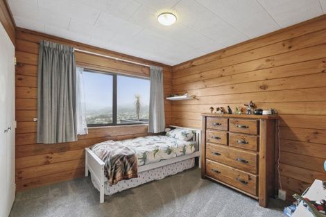 Photo of property in 37 Westhaven Drive, Tawa, Wellington, 5028