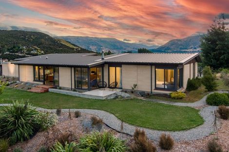 Photo of property in 7 Glenaray Crescent, Wanaka, 9305