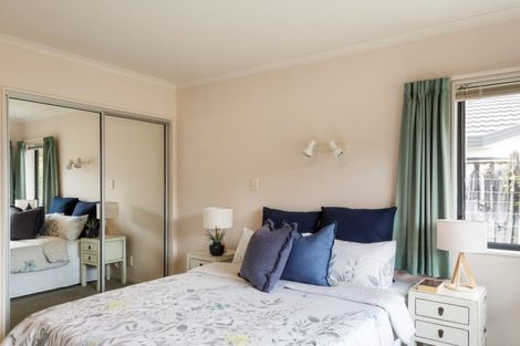 Photo of property in 2 Taylor Place, Merrilands, New Plymouth, 4312