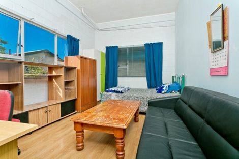 Photo of property in 4/205 Onewa Road, Birkenhead, Auckland, 0626