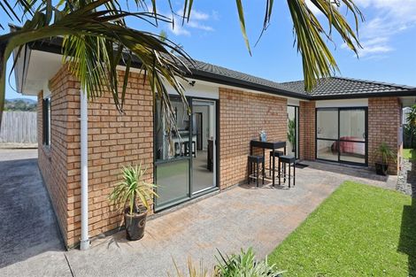Photo of property in 14 Chesterton Terrace, Henderson, Auckland, 0612