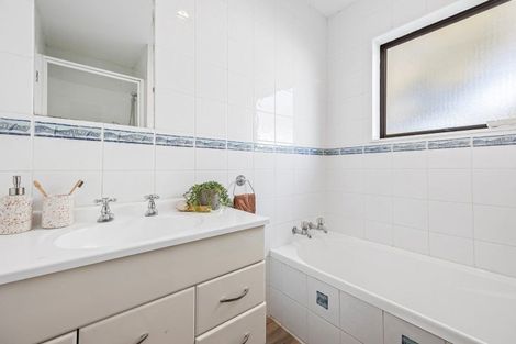 Photo of property in 9b Lindis Lane, New Brighton, Christchurch, 8083