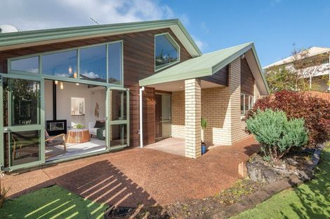 Photo of property in 43 Unsworth Drive, Unsworth Heights, Auckland, 0632