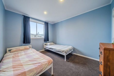Photo of property in 2/10 Ponderosa Grove, Maoribank, Upper Hutt, 5018