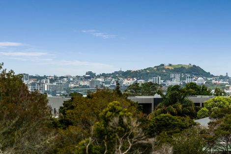 Photo of property in 4/270 Onewa Road, Birkenhead, Auckland, 0626