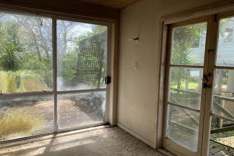 Photo of property in 16 Parrs Cross Road, Henderson, Auckland, 0612