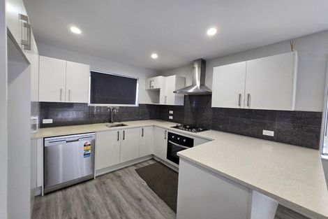 Photo of property in 17b Knox Road, Swanson, Auckland, 0612