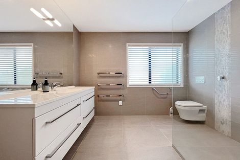 Photo of property in 1/17 Milford Road, Milford, Auckland, 0620