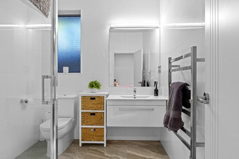 Photo of property in 8 Somerset Place, Stanmore Bay, Whangaparaoa, 0932