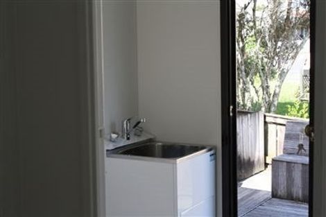 Photo of property in 28 Devonshire Road, Unsworth Heights, Auckland, 0632