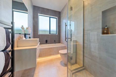 Photo of property in 11 Ropere Street, Kumeu, 0810