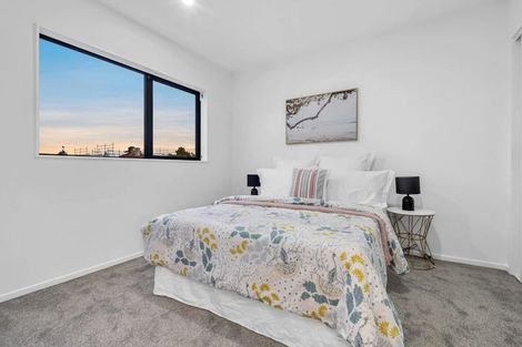 Photo of property in 106b Edgewater Drive, Pakuranga, Auckland, 2010