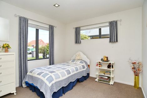 Photo of property in 8 Sheraton Place, Redwood, Christchurch, 8051