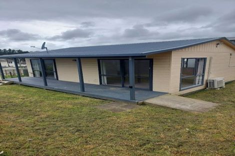 Photo of property in 141a-d Bedford Street, Cannons Creek, Porirua, 5024