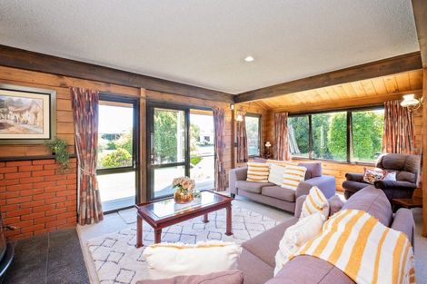 Photo of property in 12 Deakin Place, Clive, 4102