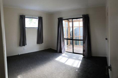 Photo of property in 3 Thalia Place, Totara Vale, Auckland, 0629