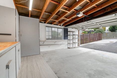 Photo of property in 2/15 Tetrarch Place, Totara Vale, Auckland, 0629