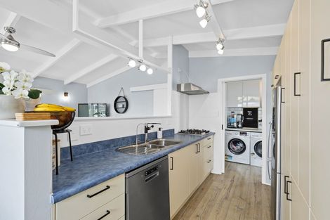 Photo of property in 18 Kauri Crescent, Snells Beach, 0920