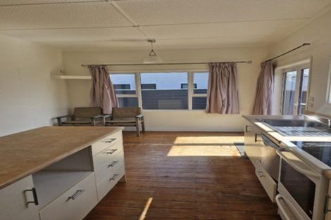 Photo of property in 33 Sackville Street, Fitzroy, New Plymouth, 4312