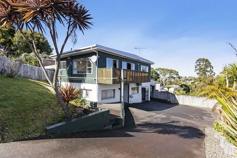 Photo of property in 1/2 Finn Place, Totara Vale, Auckland, 0629