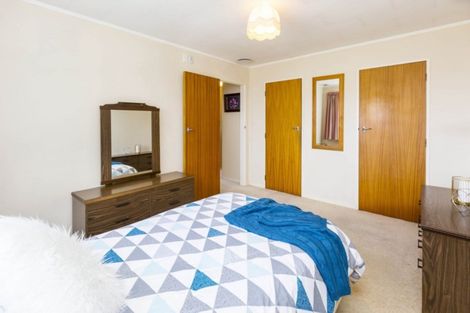 Photo of property in 2/50 Kowhai Avenue, Ebdentown, Upper Hutt, 5018