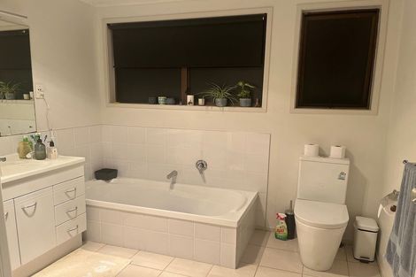 Photo of property in 36 Deverell Place, Northcross, Auckland, 0632