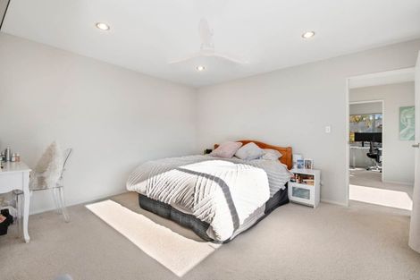Photo of property in 69 Tamahere Drive, Glenfield, Auckland, 0629