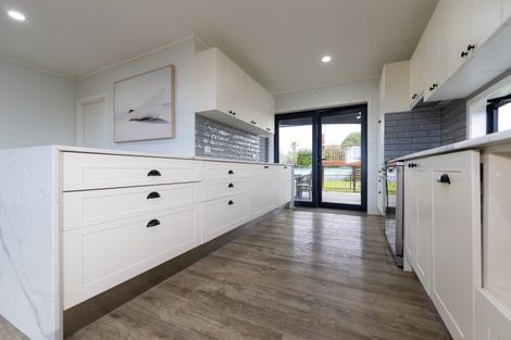 Photo of property in 12 Domain Road, Haumoana, 4102