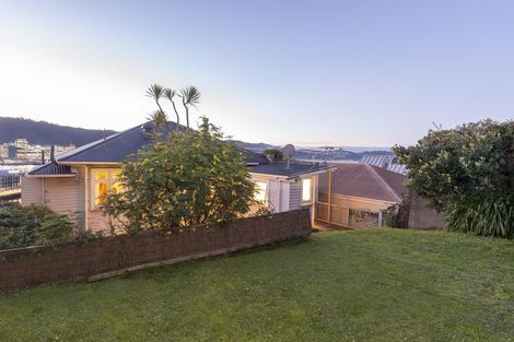 Photo of property in 18 Mcfarlane Street, Mount Victoria, Wellington, 6011