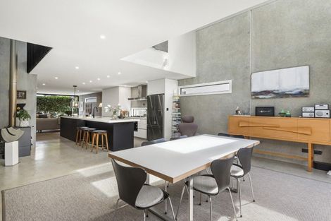 Photo of property in 81 Queen Street, Northcote Point, Auckland, 0627