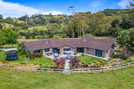 Photo of property in 100 Kauri Crescent, Waimauku, Kumeu, 0891