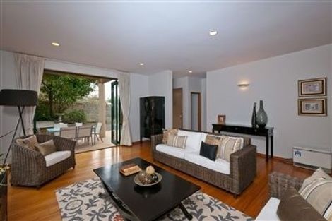 Photo of property in 2/15 Seacliffe Avenue, Belmont, Auckland, 0622