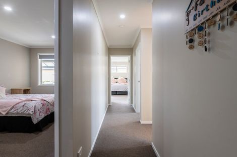 Photo of property in 8 Whitney Place, Rototuna North, Hamilton, 3210