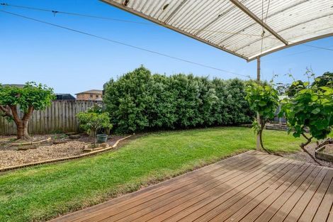 Photo of property in 17 Aitkenhead Court, Parakai, 0830