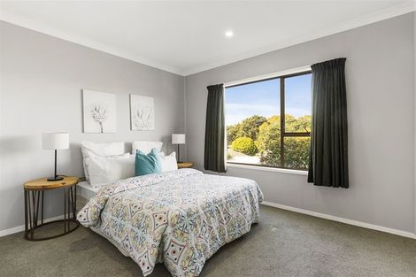 Photo of property in 1/2 Finn Place, Totara Vale, Auckland, 0629