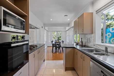 Photo of property in 26 Stewart Drive, Newlands, Wellington, 6037