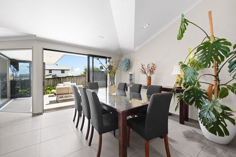 Photo of property in 21 Raddington Way, Huntington, Hamilton, 3210