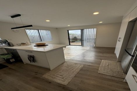 Photo of property in 27c Sunnyside Road, Sunnyvale, Auckland, 0612