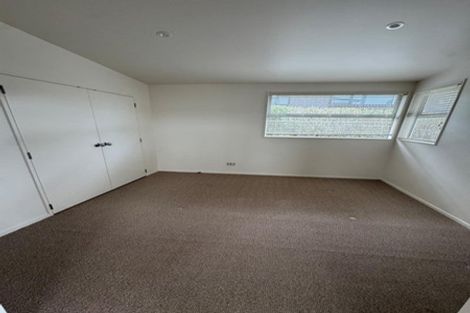 Photo of property in 8a Glenfield Road, Birkenhead, Auckland, 0626