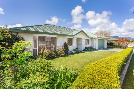 Photo of property in 69 Guildford Drive, Paraparaumu, 5032