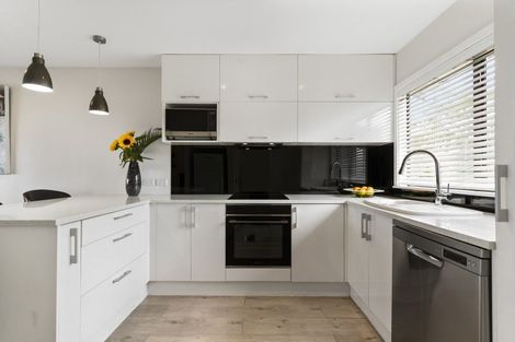 Photo of property in 2/9 Lancaster Road, Beach Haven, Auckland, 0626