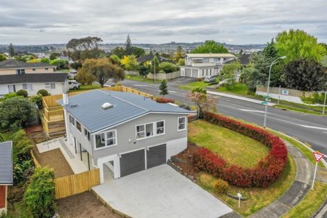 Photo of property in 2 Fleur Avenue, Pakuranga Heights, Auckland, 2010