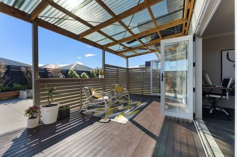 Photo of property in 12 Monaco Grove, Fitzherbert, Palmerston North, 4410