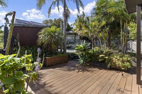 Photo of property in 5 Telephone Road, Birkenhead, Auckland, 0626